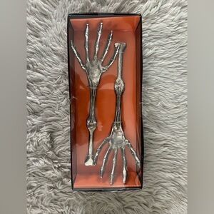 NEW Spooky Hollow Halloween 2 Piece Aluminum Skeleton Hands ‎Salad Serving Set